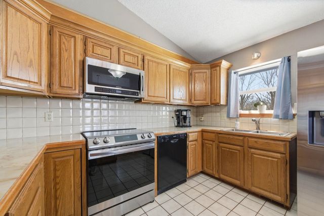 10407 E Countryside Cir, Wichita, KS 67207