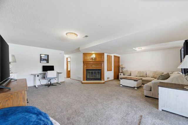 10407 E Countryside Cir, Wichita, KS 67207