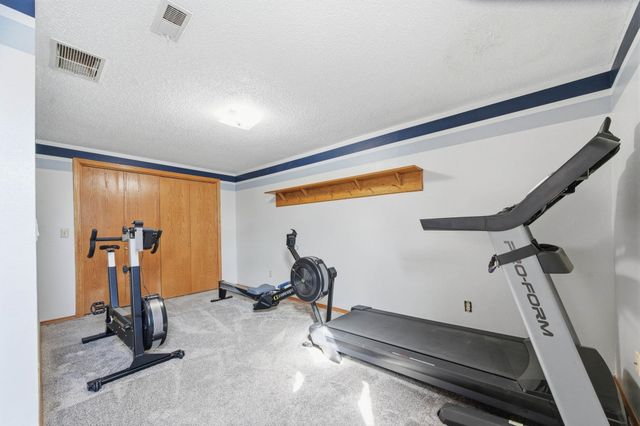 10407 E Countryside Cir, Wichita, KS 67207