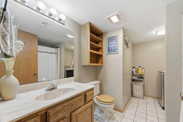 10407 E Countryside Cir, Wichita, KS 67207