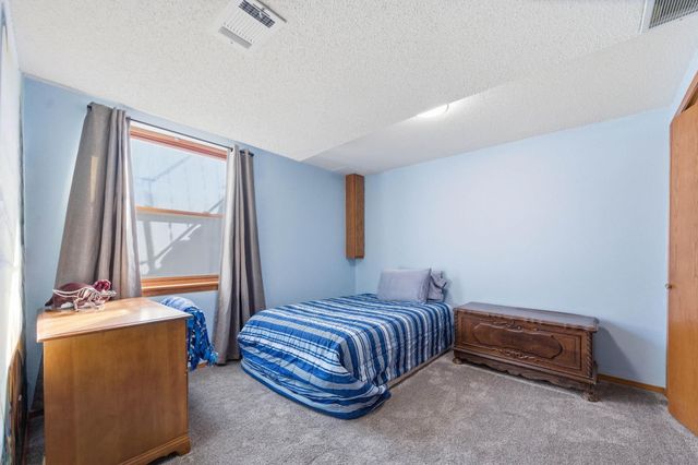 10407 E Countryside Cir, Wichita, KS 67207