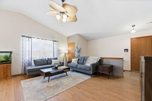 10407 E Countryside Cir, Wichita, KS 67207