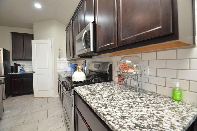 702 Autumn Flats Way, Rosharon, TX 77583