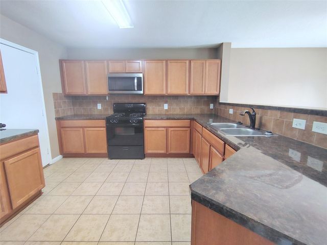 1206 Larks Trace Lane, Houston, TX 77090