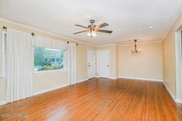 74 Center Avenue, Leonardo, NJ 07737