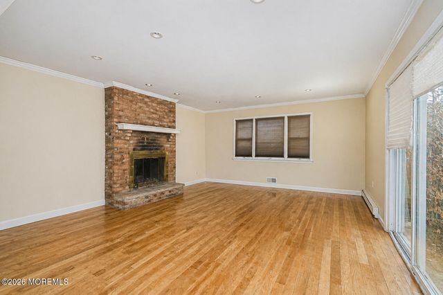 74 Center Avenue, Leonardo, NJ 07737