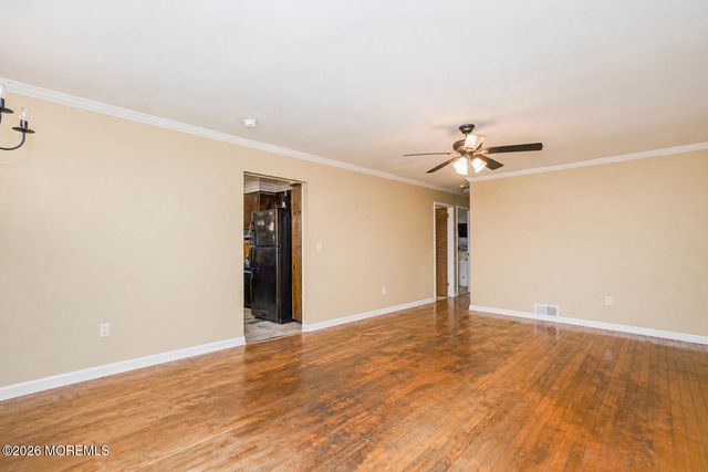 74 Center Avenue, Leonardo, NJ 07737