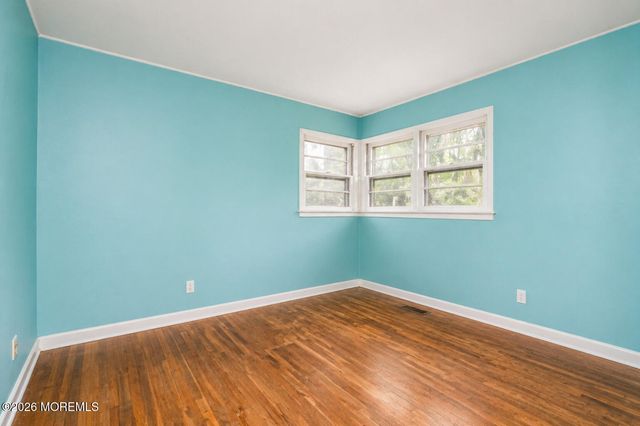 74 Center Avenue, Leonardo, NJ 07737