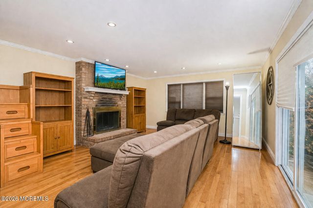 74 Center Avenue, Leonardo, NJ 07737