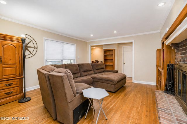 74 Center Avenue, Leonardo, NJ 07737