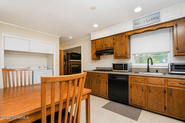 74 Center Avenue, Leonardo, NJ 07737