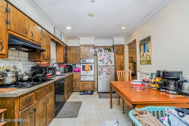 74 Center Avenue, Leonardo, NJ 07737