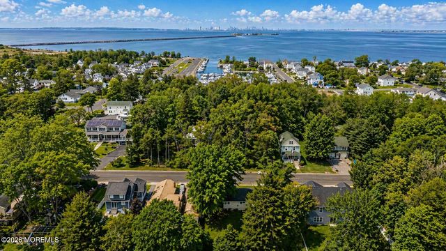 74 Center Avenue, Leonardo, NJ 07737