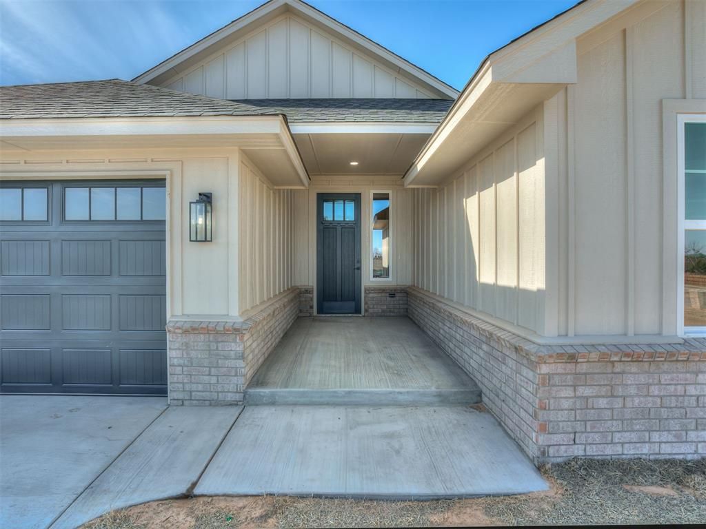 Image 2 of property listing at 4401 Maxine Drive, Choctaw, OK 73020