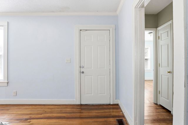 211 Lowndes Hill Road, Greenville, SC 29607