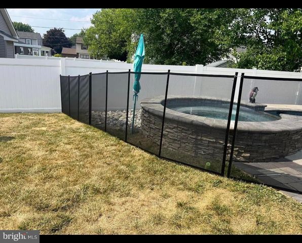 405 LINCOLN AVE, Bellmawr, NJ 08031