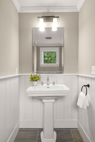 59 Greenwood Ave, Needham, MA 02492