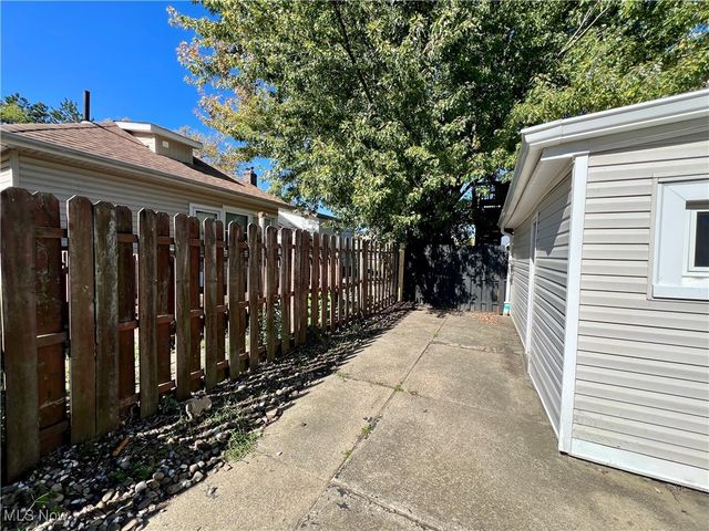 164 E 317th Street, Willowick, OH 44095