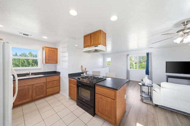 6515 W 4th St, Rio Linda, CA 95673