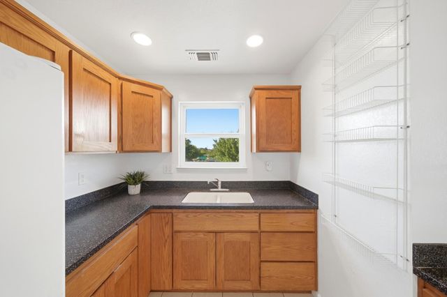 6515 W 4th St, Rio Linda, CA 95673
