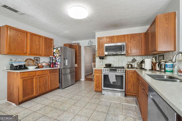 2911 Michelle Lee Drive, Dacula, GA 30019