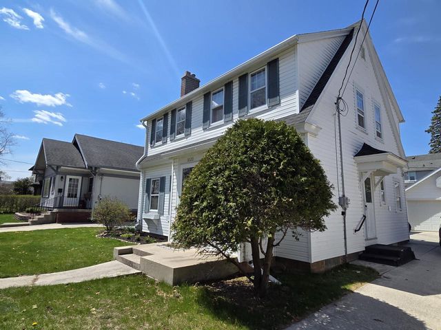 1020 N 14th STREET, Manitowoc, WI 54220