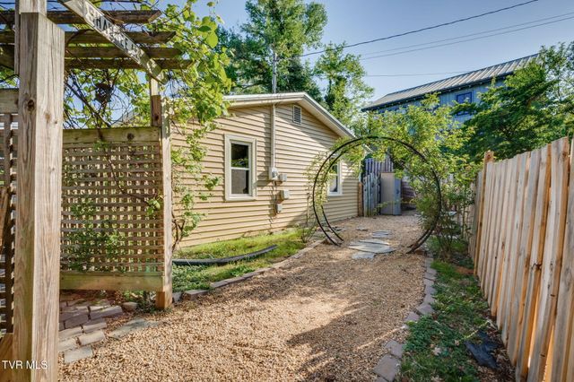 105 North 1st Avenue, Jonesborough, TN 37659