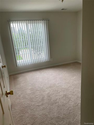 8210 W Annsbury Circle, Shelby Twp, MI 48316