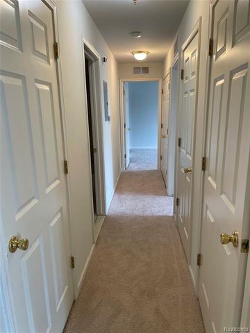 8210 W Annsbury Circle, Shelby Twp, MI 48316