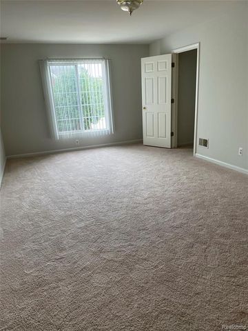 8210 W Annsbury Circle, Shelby Twp, MI 48316