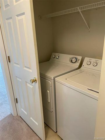 8210 W Annsbury Circle, Shelby Twp, MI 48316
