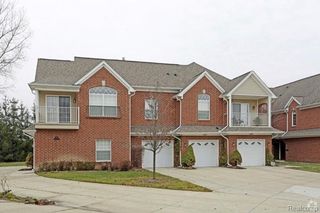 8210 W Annsbury Circle, Shelby Twp, MI 48316