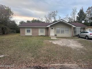 5013 Cambridge Drive, Pascagoula, MS 39581