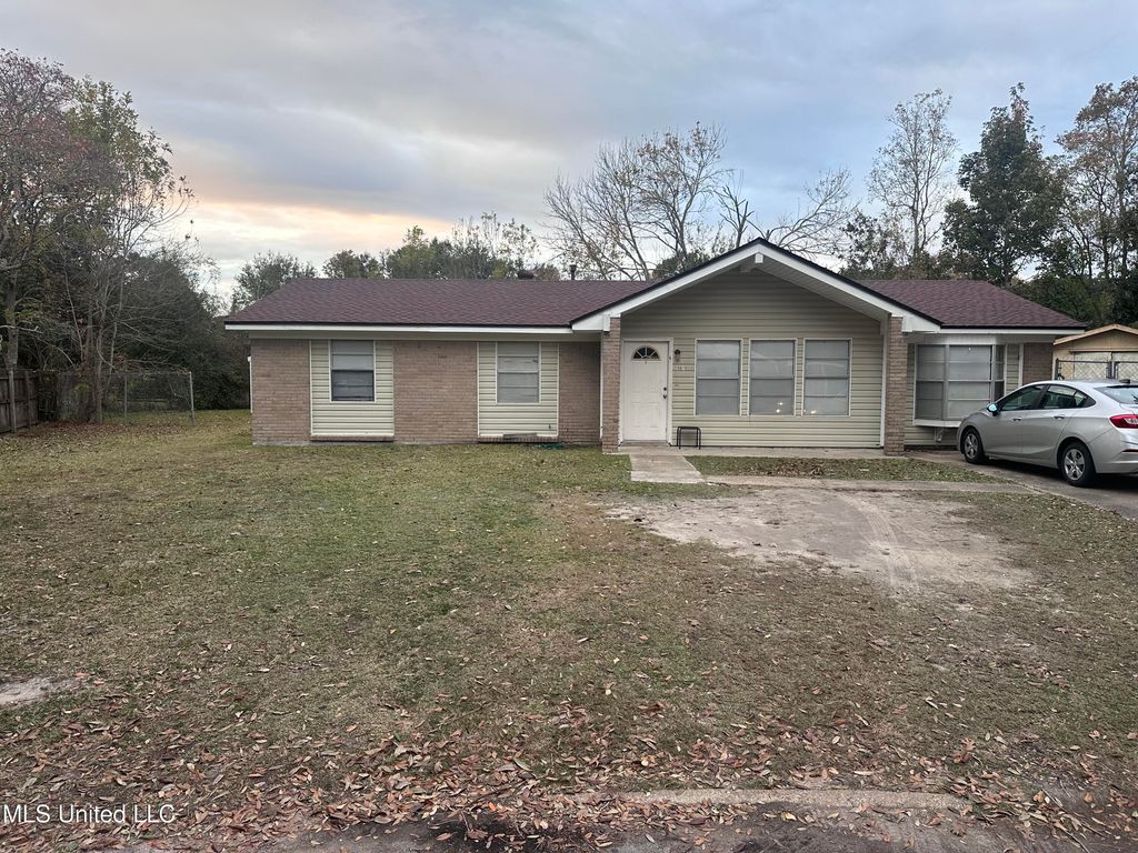 5013 Cambridge Drive, Pascagoula, MS 39581