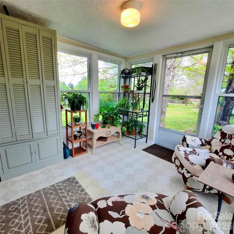 26 Calico Rock Lane, Hendersonville, NC 28792