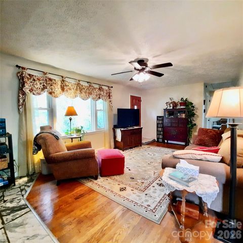 26 Calico Rock Lane, Hendersonville, NC 28792