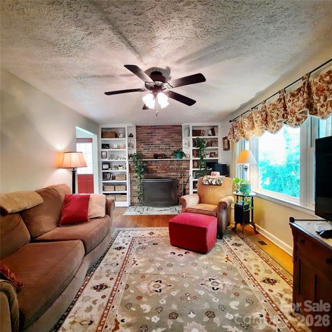 26 Calico Rock Lane, Hendersonville, NC 28792