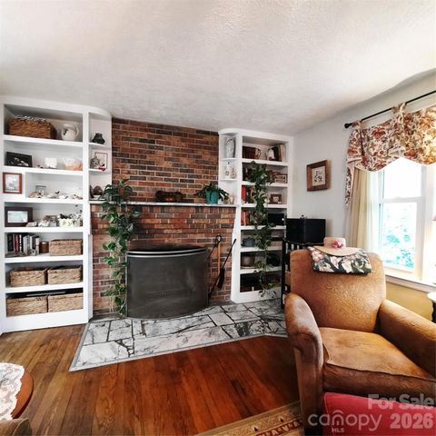 26 Calico Rock Lane, Hendersonville, NC 28792