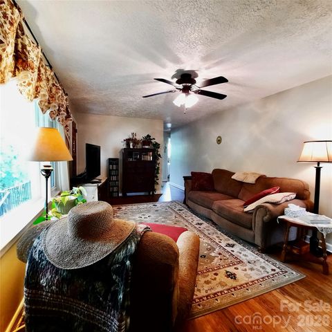26 Calico Rock Lane, Hendersonville, NC 28792