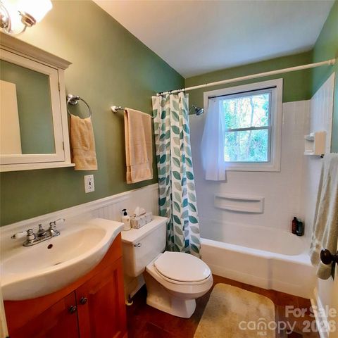 26 Calico Rock Lane, Hendersonville, NC 28792