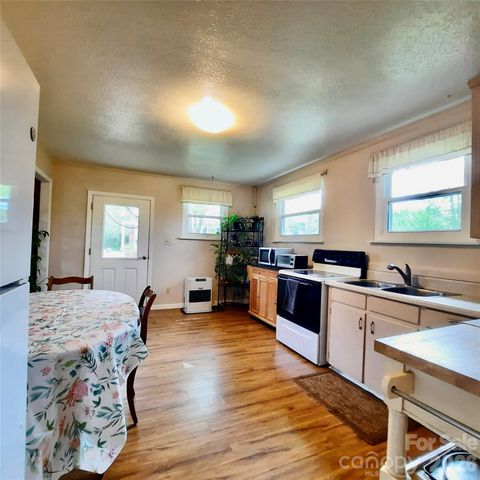 26 Calico Rock Lane, Hendersonville, NC 28792