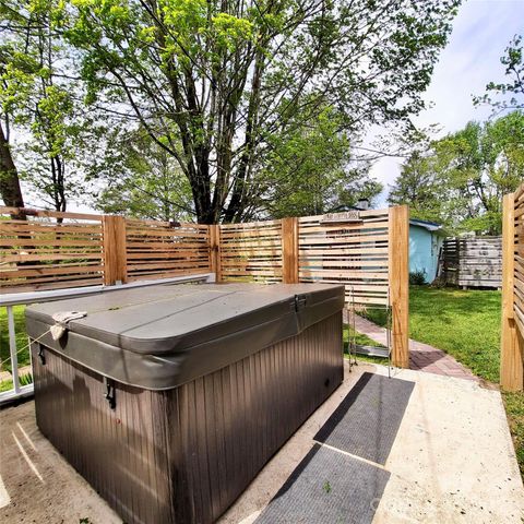 26 Calico Rock Lane, Hendersonville, NC 28792
