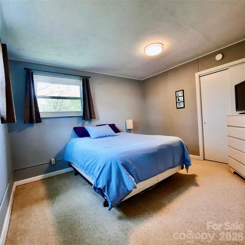 26 Calico Rock Lane, Hendersonville, NC 28792