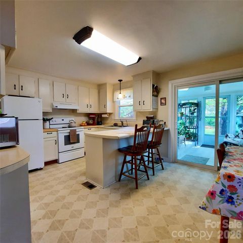 26 Calico Rock Lane, Hendersonville, NC 28792