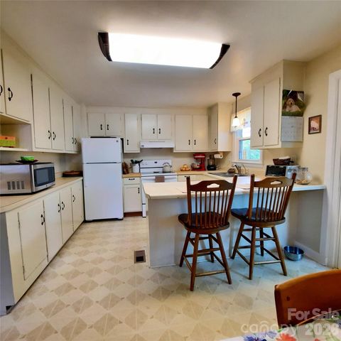 26 Calico Rock Lane, Hendersonville, NC 28792