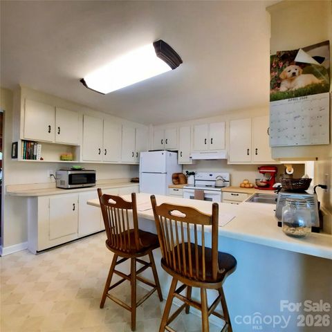 26 Calico Rock Lane, Hendersonville, NC 28792