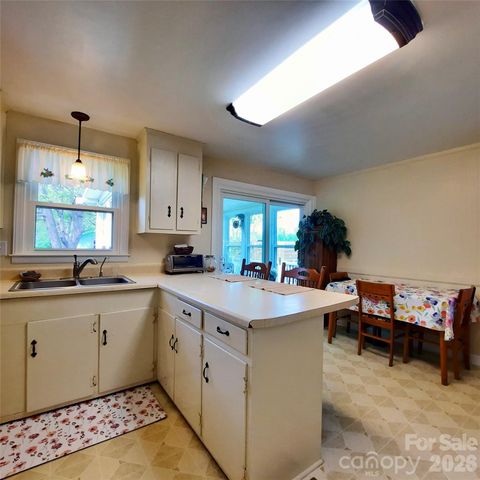 26 Calico Rock Lane, Hendersonville, NC 28792