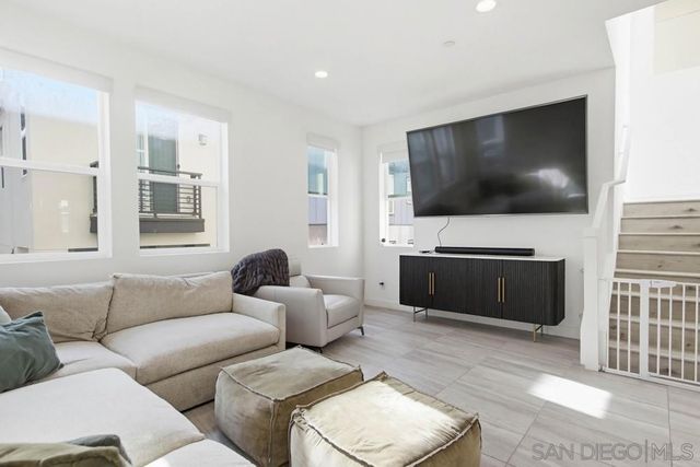 8025 Silvercrest Way, San Diego, CA 92126