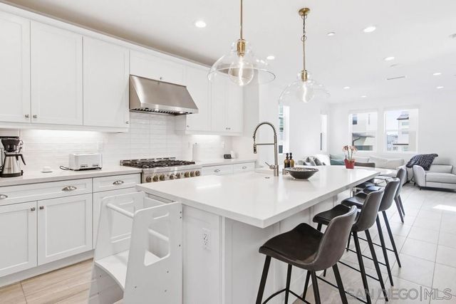 8025 Silvercrest Way, San Diego, CA 92126