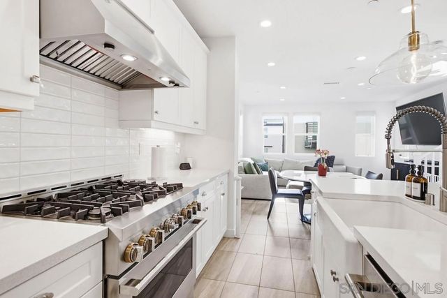 8025 Silvercrest Way, San Diego, CA 92126